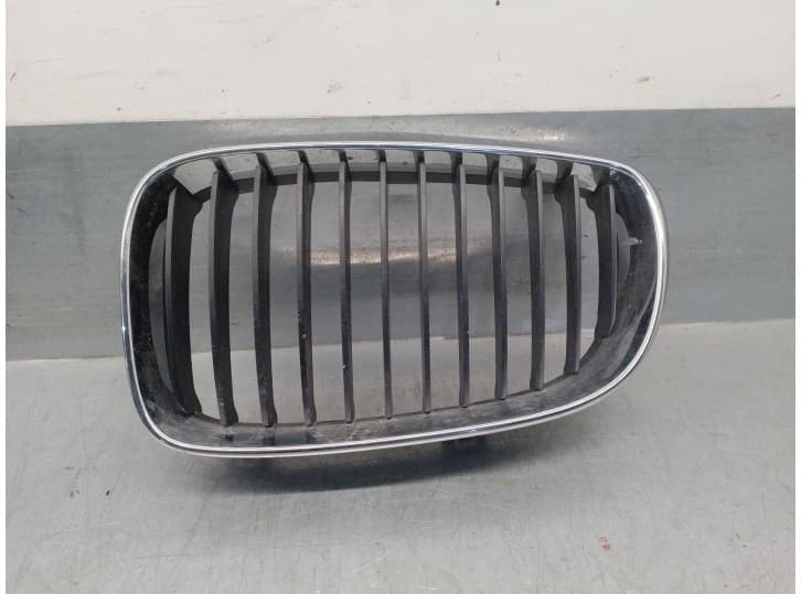 Recambio de rejilla delantera para bmw 1 descapotable (e88) 118 d referencia OEM IAM 51137322209 IZQUIERDA