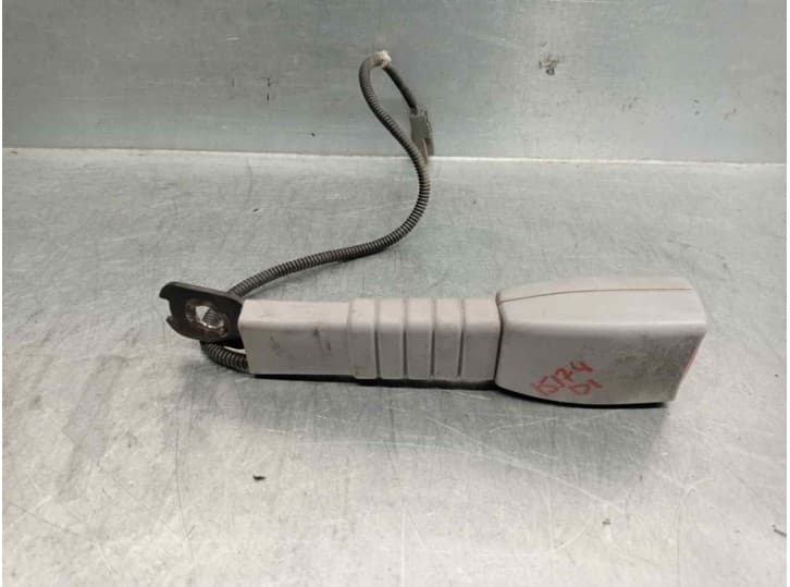 Recambio de enganche cinturon delantero izquierdo para hyundai accent iii sedán (mc) 1.4 gl referencia OEM IAM 060210 2 PINES 4