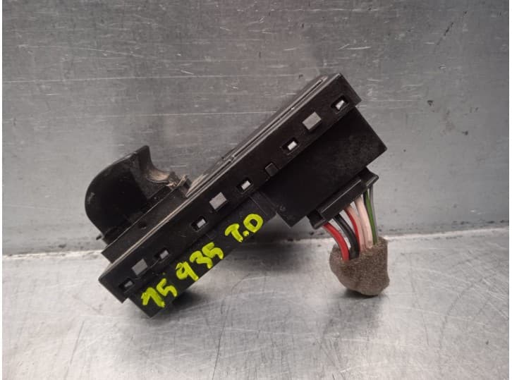 Recambio de mando elevalunas trasero derecho para fiat tipo station wagon (356_, 357_) 1.4 lpg (356wxf1b) referencia OEM IAM 073