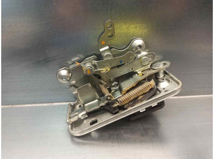 Recambio de cerradura puerta trasera izquierda para mercedes-benz clase g (w463) todo terreno (cabrio) 2.3 referencia OEM IAM A4