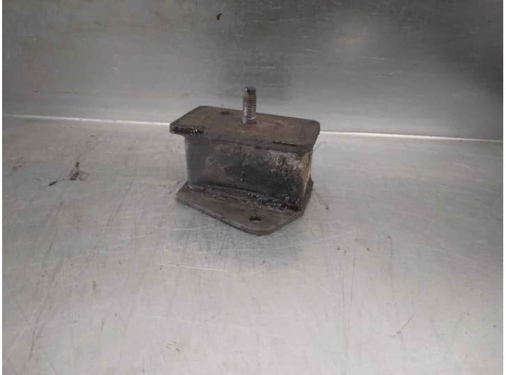 Recambio de soporte cambio para mitsubishi montero (l04_g, l14_g) 2.5 td (l044g, l049g) referencia OEM IAM MB007023
