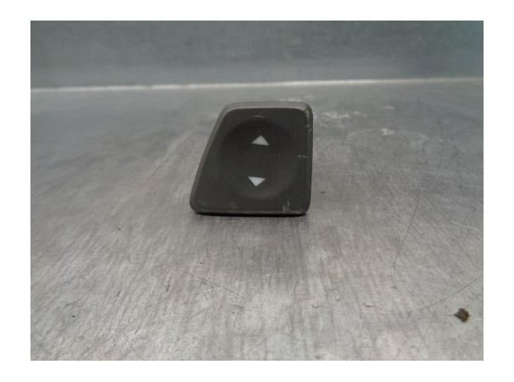 Recambio de mando elevalunas delantero izquierdo para fiat 500 (312_) 1.4 (312axc1b, 312cxc1b) referencia OEM IAM 305063238C