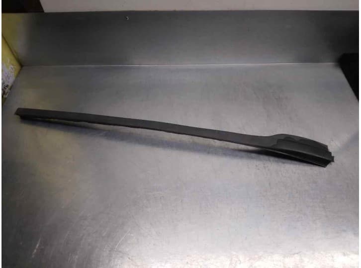 Recambio de molduras delanteras para jeep compass (mk49) 2.0 crd 4x4 referencia OEM IAM 0YS49RXFAB