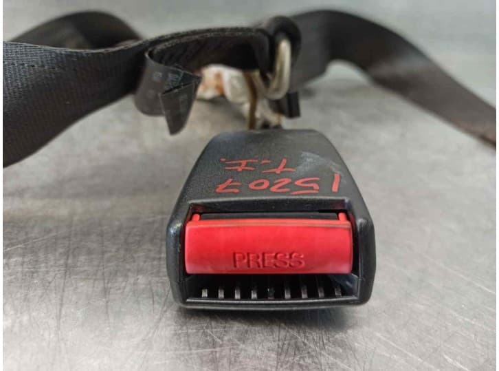 Recambio de enganche cinturon trasero izquierdo para saab 9000 2.3 -16 cd turbo referencia OEM IAM 4037040 TRA IZQ 4 PUERTAS