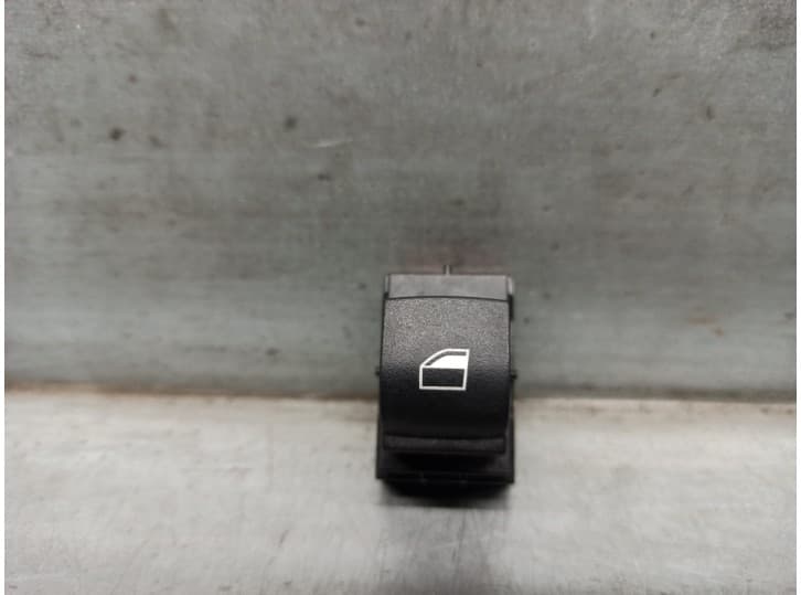 Recambio de mando elevalunas trasero izquierdo para bmw 2 gran tourer (f46) 218 d referencia OEM IAM 9208107
