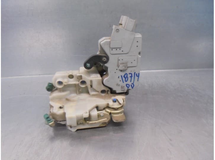 Recambio de cerradura puerta delantera derecha para nissan primera hatchback (p11) 2.0 16v referencia OEM IAM 805022F916 6 PINES