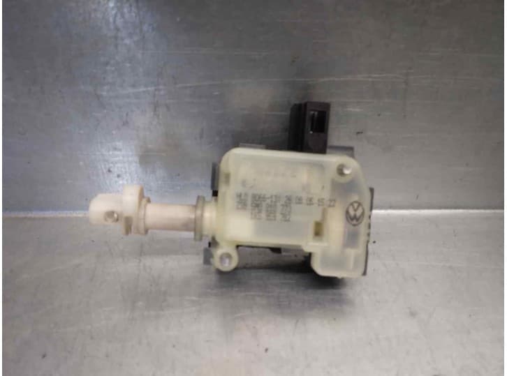 Recambio de motor tapa deposito combustible para volkswagen golf plus v (5m1, 521) 2.0 tdi 16v referencia OEM IAM 5M0810773