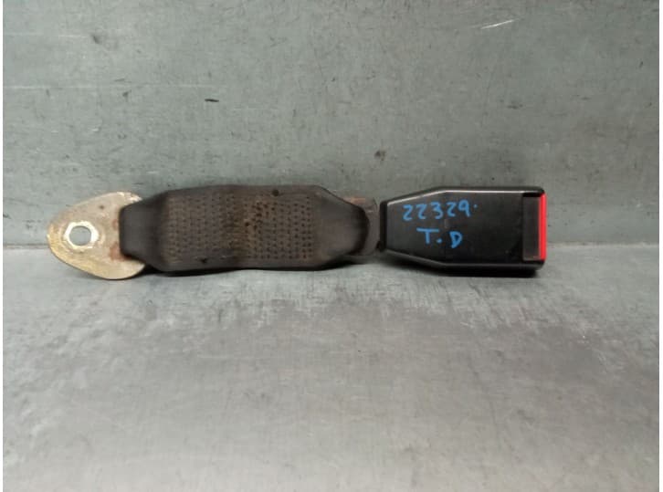 Recambio de enganche cinturon trasero derecho para volvo 340-360 (343, 345) 2.0 referencia OEM IAM 3211744