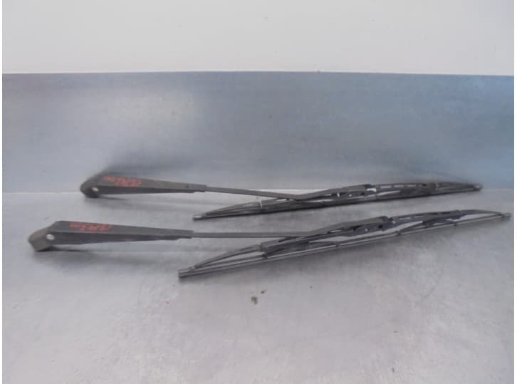 Recambio de brazo limpia delantero derecho para nissan trade furgoneta 2.0 d referencia OEM IAM 4773067