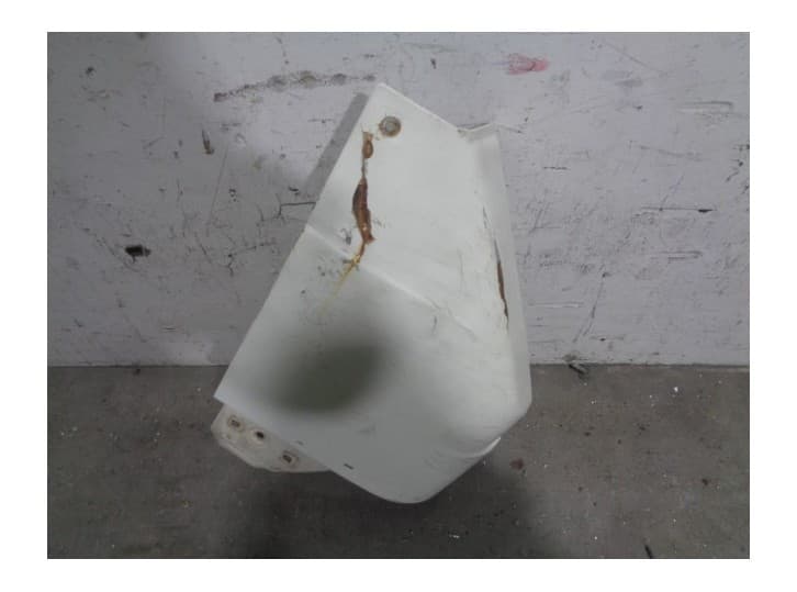 Recambio de aleta delantera derecha para nissan trade furgoneta 2.0 d referencia OEM IAM 4773126 BLANCA