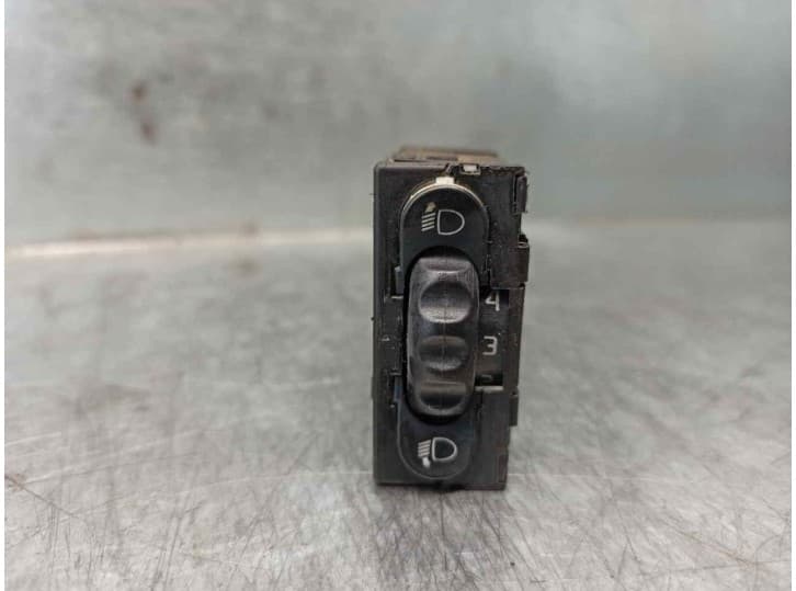 Recambio de mandos salpicadero para renault trucks mascott caja/chasis 120.65 (a00500007) referencia OEM IAM 8200060042