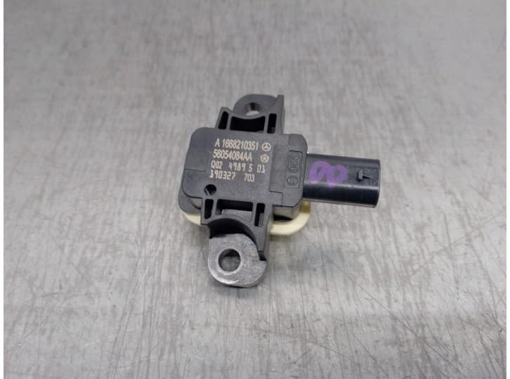 Recambio de sensor impacto para mercedes-benz clase v (w447) referencia OEM IAM A1668210351 56054084AA
