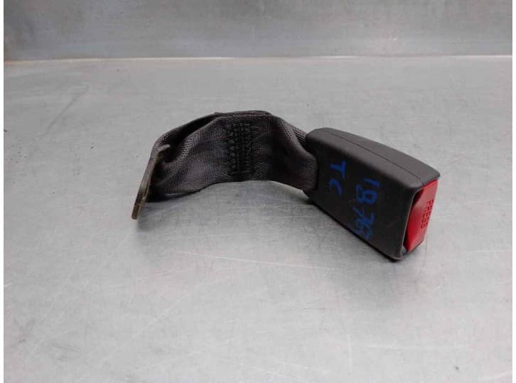 Recambio de enganche cinturon trasero central para mazda 323 c v (ba) 1.5 16v (ba11) referencia OEM IAM 961129AA TRA CENTRAL 3 P