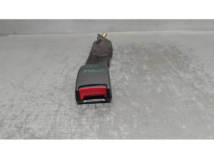 Recambio de enganche cinturon trasero derecho para hyundai accent i (x-3) 1.5 i 12v referencia OEM IAM 8983022000 TRASERO DERECH