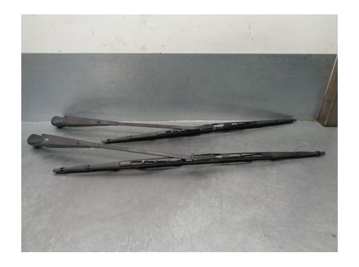Recambio de brazo limpia delantero derecho para iveco daily ii furgoneta 30-8 (14914111, 14914117, 14914211, 14914217, 14915111,