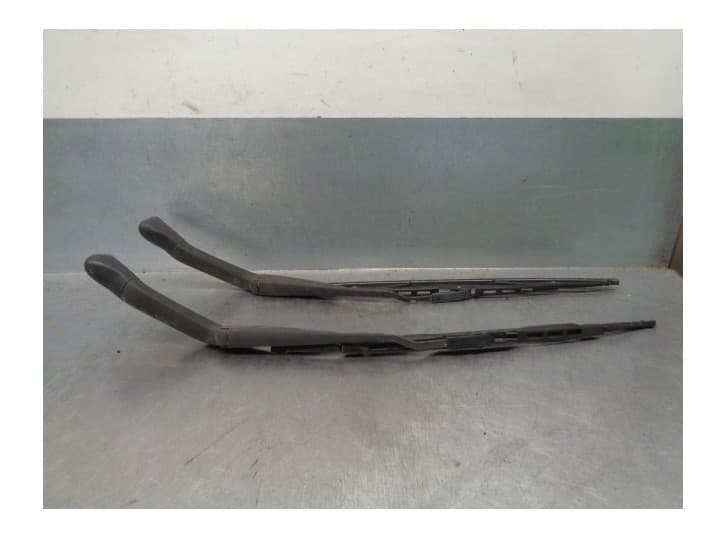 Recambio de brazo limpia delantero derecho para daihatsu rocky hard top (f7, f8) 2.8 td (f70, f75, f80, f85) referencia OEM IAM