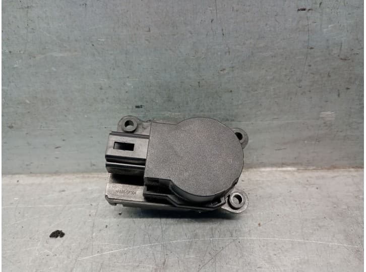 Recambio de motor apertura trampillas climatizador para ford kuga ii (dm2) 2.0 tdci referencia OEM IAM AV6N19E616AA 1786200