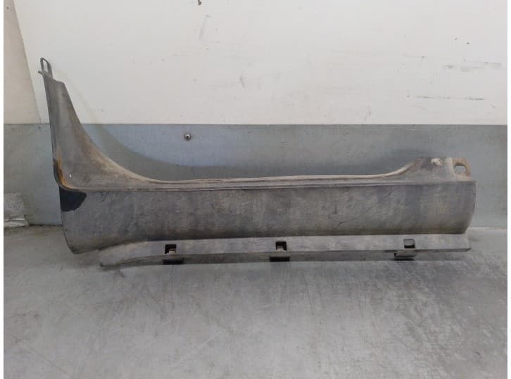 Recambio de molduras delanteras para iveco daily iv furgoneta 35s14 c, 35s14 c/p, 35s14 v, 35s14 v/p, 35c14 v,... referencia OEM