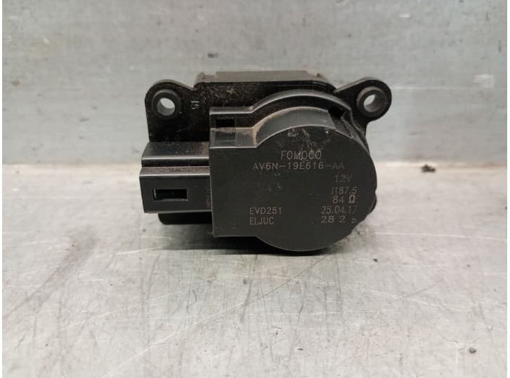 Recambio de motor apertura trampillas climatizador para ford kuga ii (dm2) 2.0 tdci referencia OEM IAM AV6N19E616AA 1786200