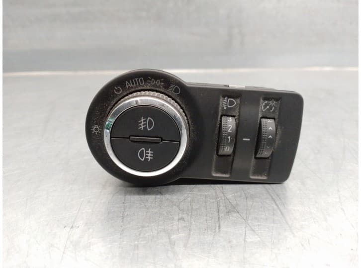 Recambio de mando luces salpicadero para opel insignia a sedán (g09) 2.0 cdti (69) referencia OEM IAM 13268702 251507