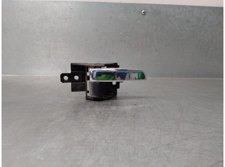 Recambio de maneta interior delantera derecha para mitsubishi l200 / triton (kj_, kk_, kl_) 2.2 di-d referencia OEM IAM 5716A616