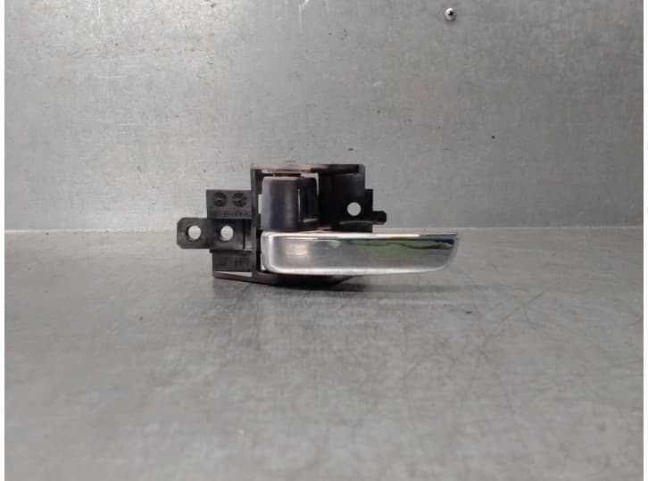 Recambio de maneta interior trasera izquierda para mitsubishi l200 / triton (kj_, kk_, kl_) 2.2 di-d referencia OEM IAM 5716A615