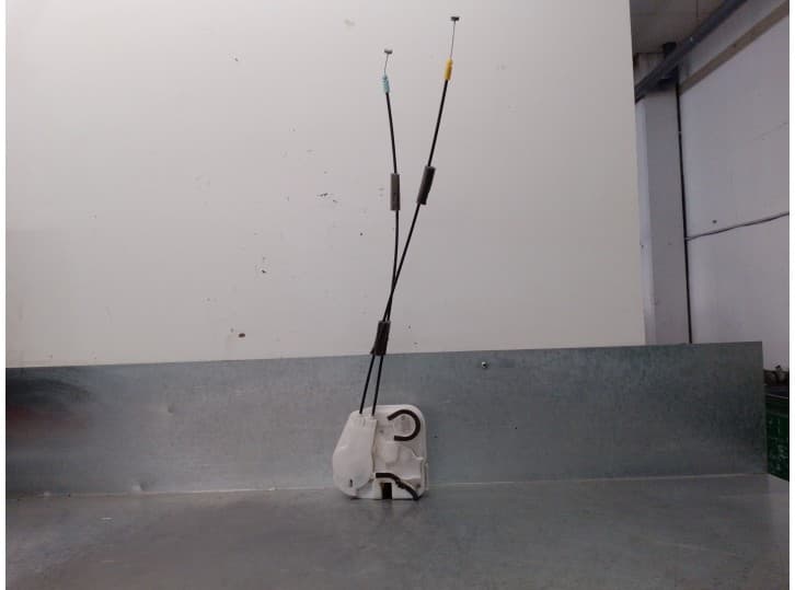 Recambio de cerradura puerta delantera derecha para mitsubishi l200 / triton (kj_, kk_, kl_) 2.2 di-d referencia OEM IAM 5715B24