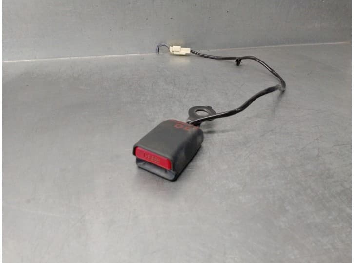 Recambio de enganche cinturon delantero izquierdo para mitsubishi l200 / triton (kj_, kk_, kl_) 2.2 di-d referencia OEM IAM 7000