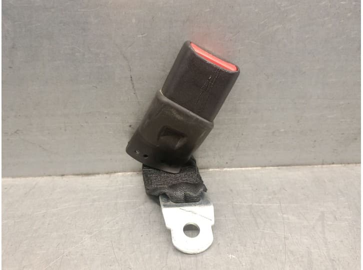 Recambio de enganche cinturon trasero izquierdo para mazda 2 (de_, dh_) 1.6 mz-cd referencia OEM IAM T86232B DF7157740D00