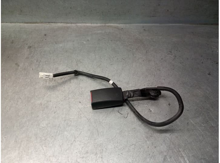 Recambio de enganche cinturon delantero derecho para kia picanto ii (ta) 1.0 referencia OEM IAM 888401Y200EQ 888401Y200EQ