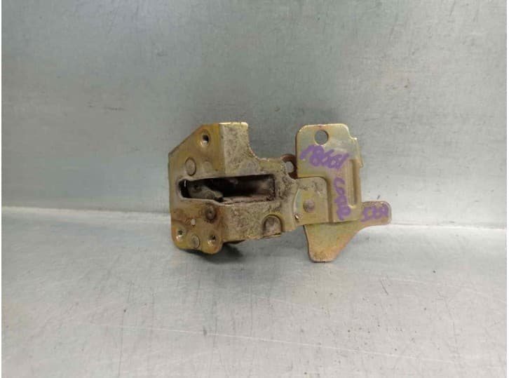 Recambio de cerradura puerta trasera izquierda para nissan vanette cargo furgoneta (hc 23) 2.3 d referencia OEM IAM 825030C010 D