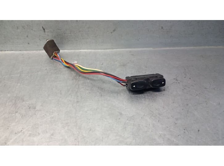 Recambio de mando elevalunas delantero izquierdo para maxus 3.9t 17s 120 m-bus vespino 130e referencia OEM IAM 120107 120107