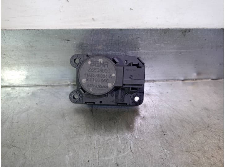 Recambio de motor calefaccion para citroën ds5 2.0 hdi 165 hybrid4 4x4 referencia OEM IAM Z5509001 DE TRAMPILLA BEHR MINEBEA