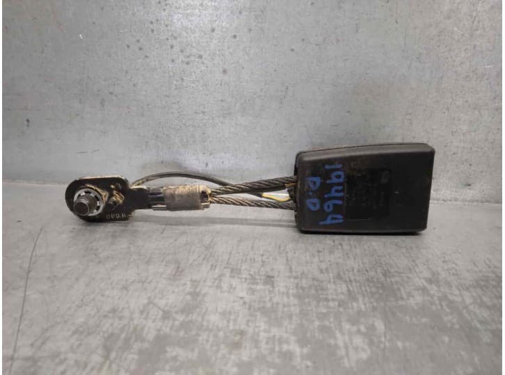 Recambio de enganche cinturon delantero derecho para opel astra j sports tourer (p10) 1.7 cdti (35) referencia OEM IAM 13330865