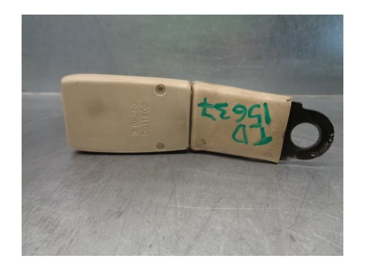 Recambio de enganche cinturon trasero derecho para lexus ls (_f3_) 430 (ucf30) referencia OEM IAM D011802 TRA DER.