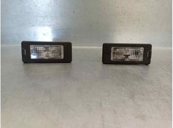 Recambio de piloto matricula para skoda fabia iii (nj3) 1.2 tsi referencia OEM IAM 1K9943127B
