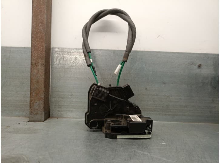 Recambio de cerradura puerta trasera izquierda para ssangyong xlv suv e-xgi 160 referencia OEM IAM 7131035001