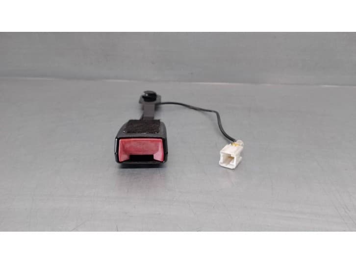 Recambio de enganche cinturon delantero derecho para citroën c3 ii (sc_) 1.4 hdi 70 (sc8hzc, sc8hr0, sc8hp4) referencia OEM IAM