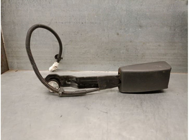 Recambio de enganche cinturon delantero derecho para ssangyong xlv suv e-xgi 160 referencia OEM IAM 7462035010LBH L10260529