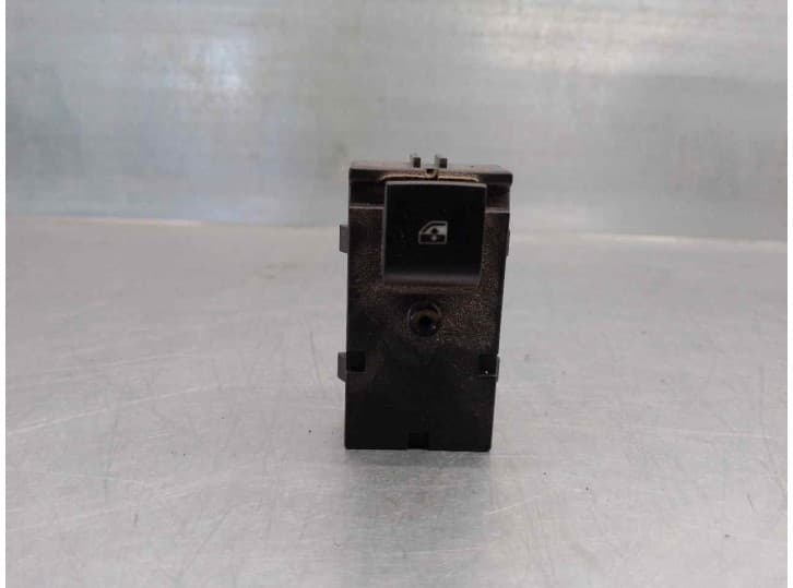 Recambio de mando elevalunas trasero izquierdo para opel astra j (p10) 1.7 cdti (68) referencia OEM IAM 13301888