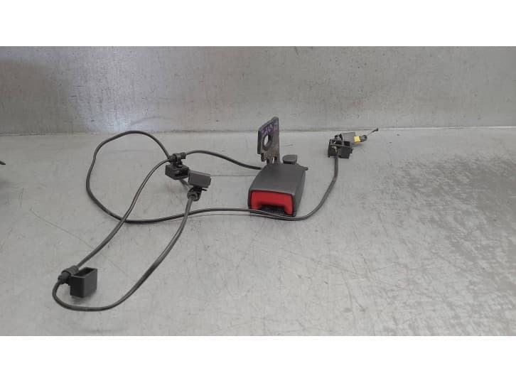 Recambio de enganche cinturon trasero izquierdo para alfa romeo mito (955_) 1.3 multijet (955axp1a, 955ayc1a) referencia OEM IAM