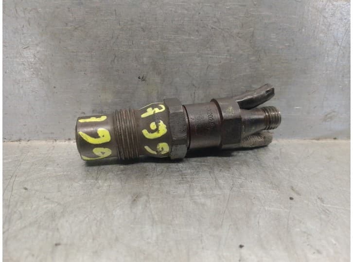Recambio de inyector para volkswagen polo iii (6n1) 64 1.9 d referencia OEM IAM KCA30S79 068130202F BOSCH