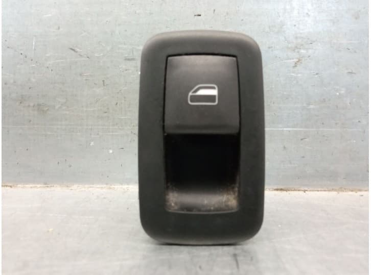 Recambio de mando elevalunas trasero izquierdo para lancia voyager monospace (404_) 2.8 crd (rt, 53) referencia OEM IAM 68110869