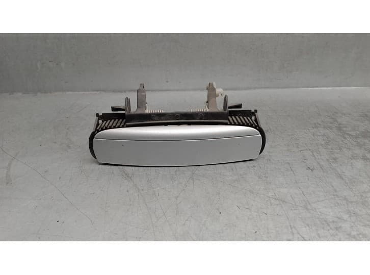 Recambio de maneta exterior trasera izquierda para audi a3 sportback (8pa) 2.0 tdi 16v referencia OEM IAM 4B0839885 5 PUERTAS