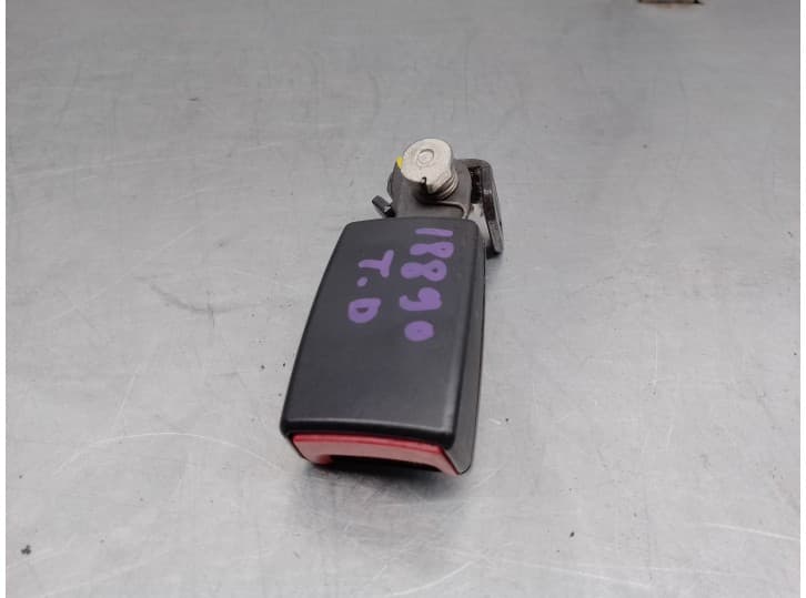 Recambio de enganche cinturon trasero derecho para volkswagen passat b6 (3c2) 1.9 tdi referencia OEM IAM 3C0857740B TRA DER 4 PU