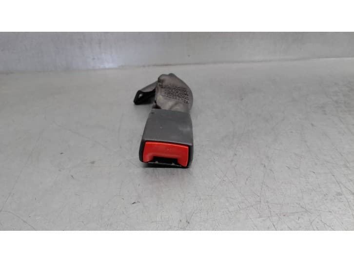 Recambio de enganche cinturon trasero izquierdo para fiat 500 (312_) 1.2 (312axa1a) referencia OEM IAM 735457225 TRAS IZQ 3 PUER