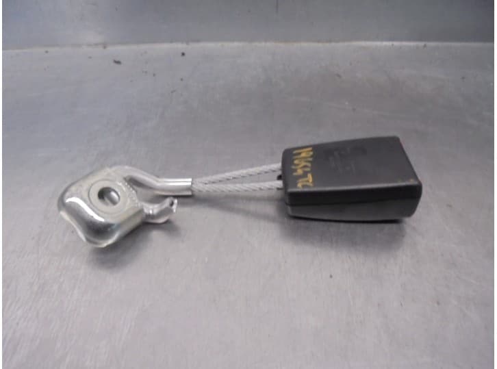 Recambio de enganche cinturon trasero derecho para seat exeo berlina (3r2) 2.0 16v t fsi referencia OEM IAM 3R0857740 TRA DER.