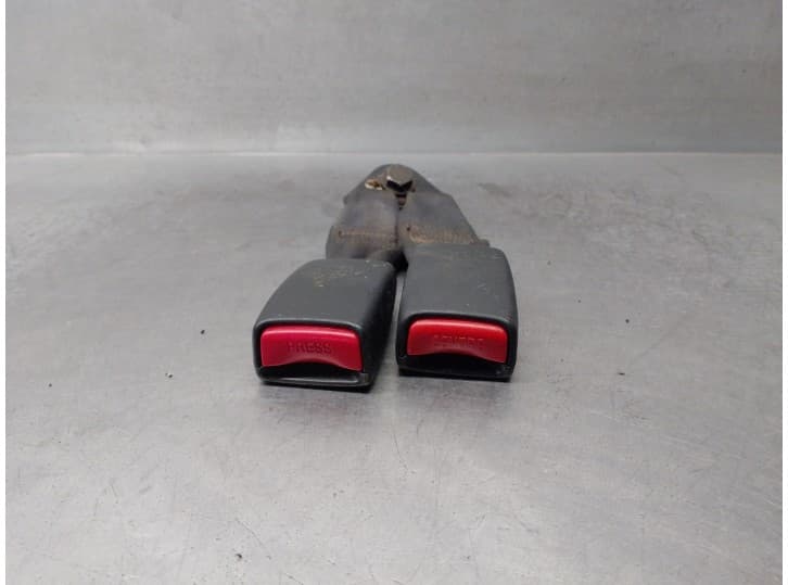 Recambio de enganche cinturon trasero izquierdo para nissan almera ii hatchback (n16) 1.5 referencia OEM IAM 88862BM420 5 PUERT