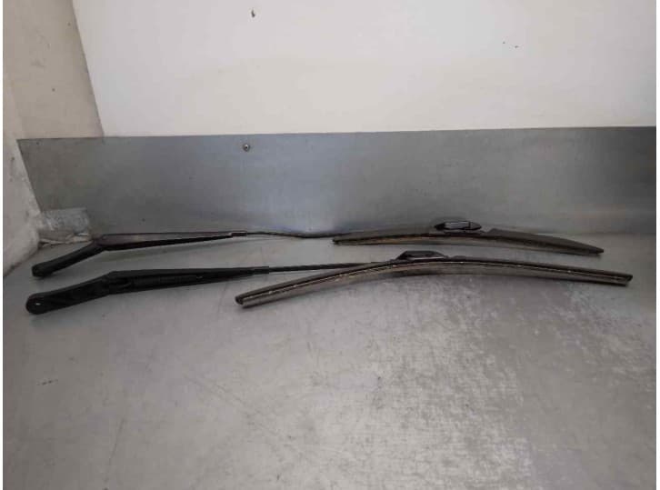 Recambio de brazo limpia delantero derecho para volkswagen caddy iv furgoneta/monovolumen (saa, sah) 2.0 tdi referencia OEM IAM