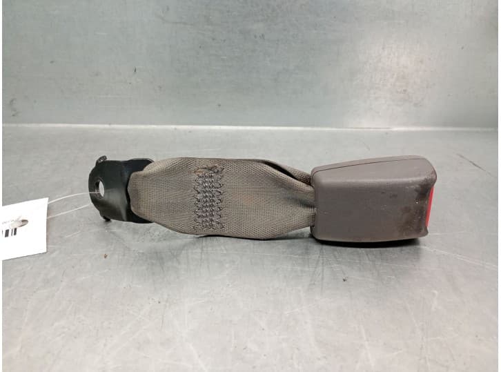 Recambio de enganche cinturon trasero central para kia shuma ii (fb) 1.6 referencia OEM IAM 0K2N65772096 0K2N65772096